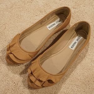 Steve Madden Women’s Ruffle Flats